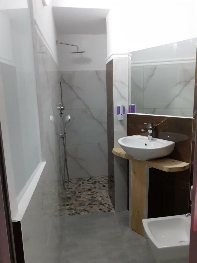 Vila Oliven Vlorë Exterior foto